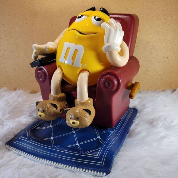 Vintage Limited Edition M & M's Candy Lazy Boy Chair Recliner Dispenser Yellow 1 - Picture 1 of 8
